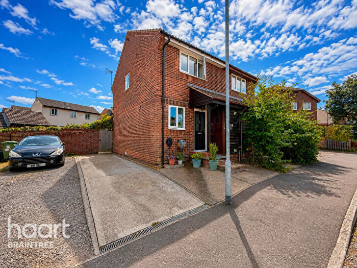 2 Bedroom Semi Detached House For Sale In Leonard Mews, Braintree, CM7