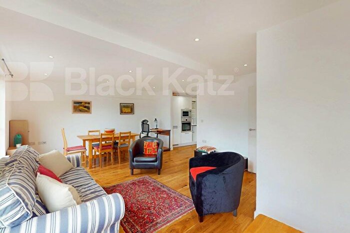2 Bedroom Flat To Rent In York Way, Holloway, N7