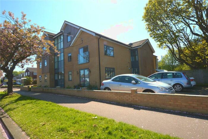 2 Bedroom Apartment To Rent In Barnstaple Road, Southend-On-Sea, SS1