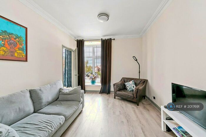 1 Bedroom Flat To Rent In Upper Richmond Road West, London, SW14