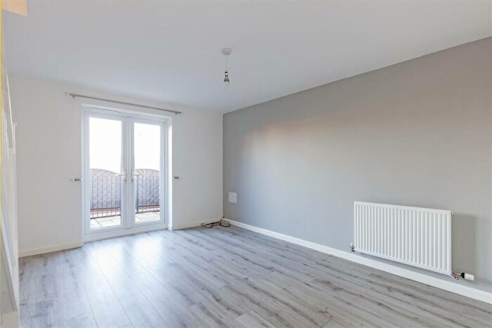 2 Bedroom Semi-Detached House For Sale In Askew Way, Chesterfield, S40