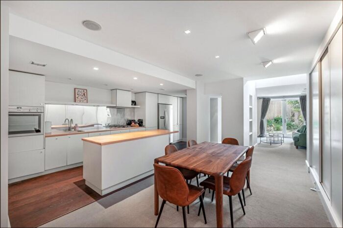 2 Bedroom Flat To Rent In Ormonde Terrace, London, NW8