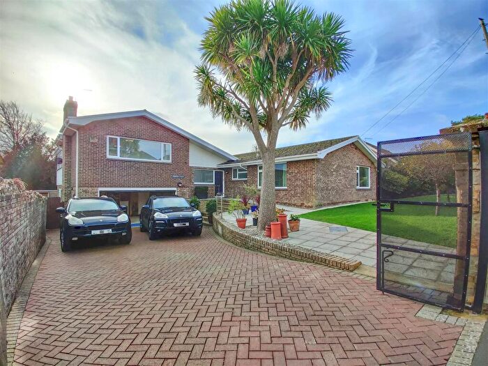 4 Bedroom Detached House For Sale In Paddock Road, Shanklin, PO37