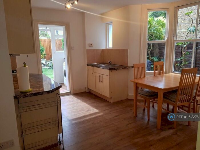 2 Bedroom Flat To Rent In Ground Floor, London, SW12