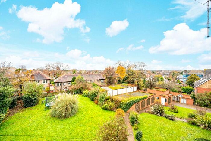 2 Bedroom Flat For Sale In Cranes Park, Surbiton, KT5