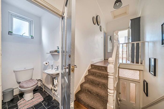 2 Bedroom Flat To Rent In Weston Park, Crouch End, London, N8