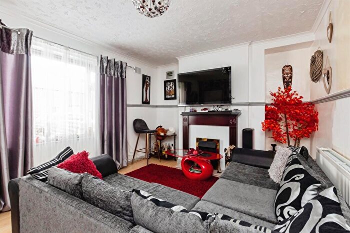 3 Bedroom Terraced House For Sale In Fenwick Road, Nottingham, NG8