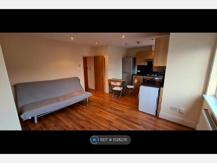 1 Bedroom Flat To Rent In Park Rd, London, NW4