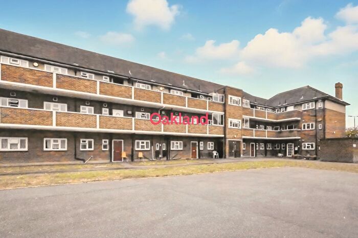 3 Bedroom Flat To Rent In Aldborough Road North, Ilford, IG2