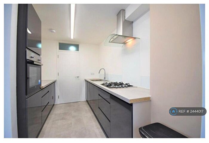 2 Bedroom Flat To Rent In Stoke Road, Guildford, GU1