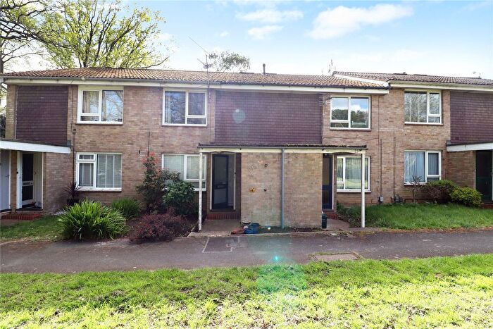1 Bedroom Maisonette For Sale In Woking, Surrey, GU21