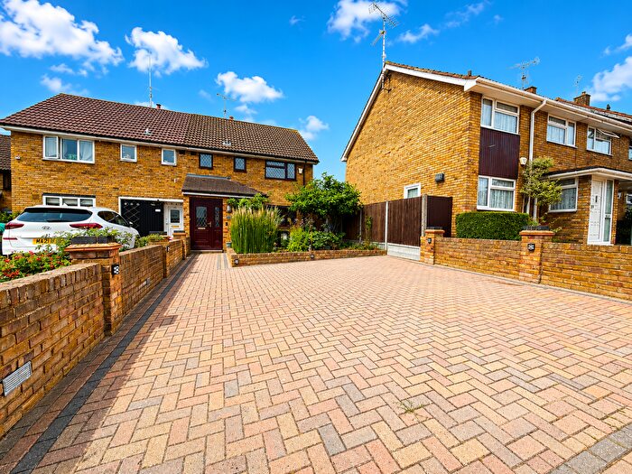 3 Bedroom Semi-Detached House For Sale In The Fremnells, Basildon, Essex, SS14
