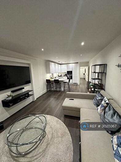2 Bedroom Flat To Rent In Ballards Way, Croydon, CR0