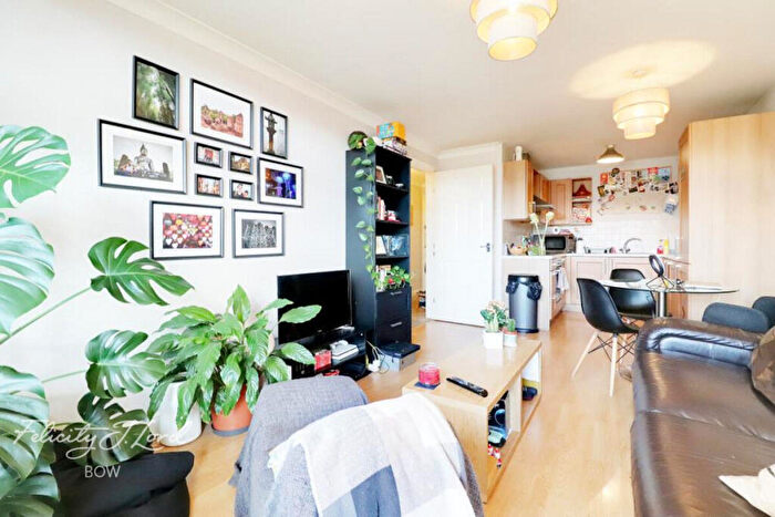 2 Bedroom Flat To Rent In Maltings Close, London, E3