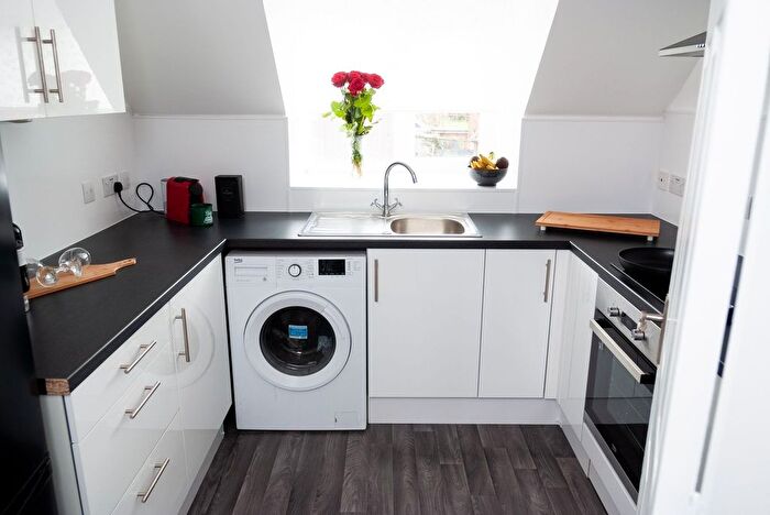 2 Bedroom Flat To Rent In Romney Avenue, Bristol, BS7
