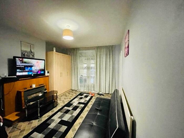 2 Bedroom Flat To Rent In Katherine Road, East Ham, E6