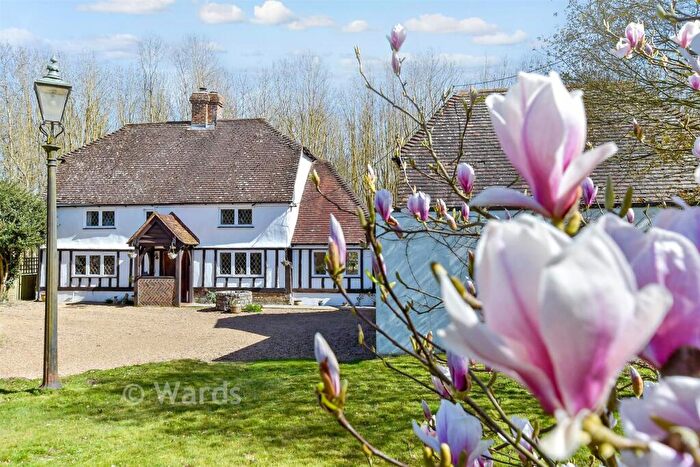 3 Bedroom Detached House For Sale In Laddingford, Maidstone, Kent, ME18