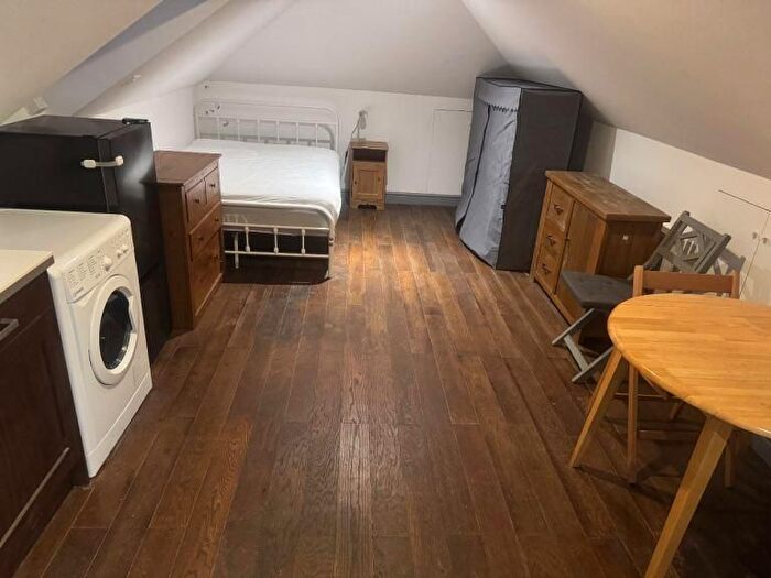 Studio To Rent In Thorpe Road, Staines-Upon-Thames, Surrey, TW18