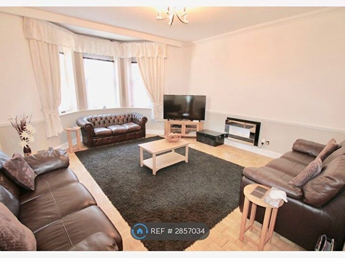 2 Bedroom Flat To Rent In Grand Marine Court, Bournemouth, BH2