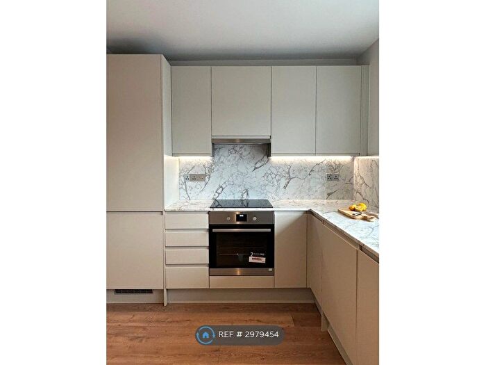 2 Bedroom Flat To Rent In New Pond Parade, Ruislip, HA4