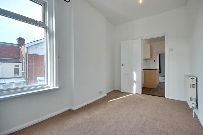 2 Bedroom Flat For Sale In Northern Parade, Portsmouth, PO2