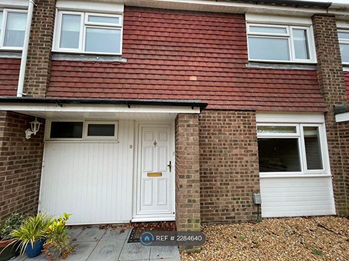 3 Bedroom Terraced House To Rent In Chepstow Gardens, Bedford, MK41