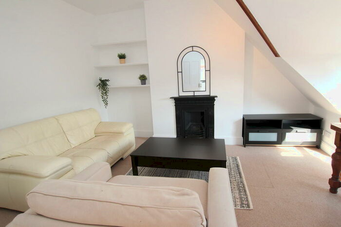 1 Bedroom Apartment To Rent In Hamilton Drive, The Park, NG7