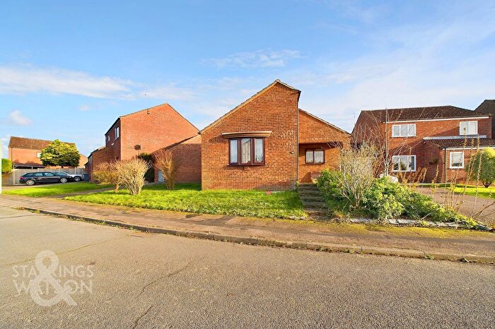 3 Bedroom Detached Bungalow For Sale In Orchids Close, Bungay, NR35