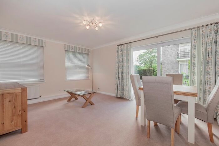 2 Bedroom Flat To Rent In Park Close, Oxford, OX2
