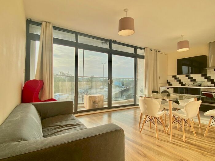 2 Bedroom Flat To Rent In Caxton Road, London SW19