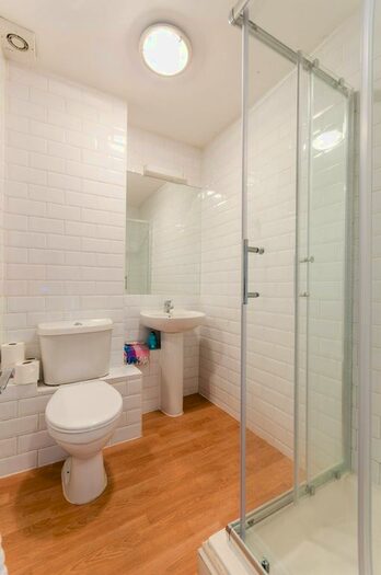 1 Bedroom Flat To Rent In Hackney Road, Bethnal Green, London, E2