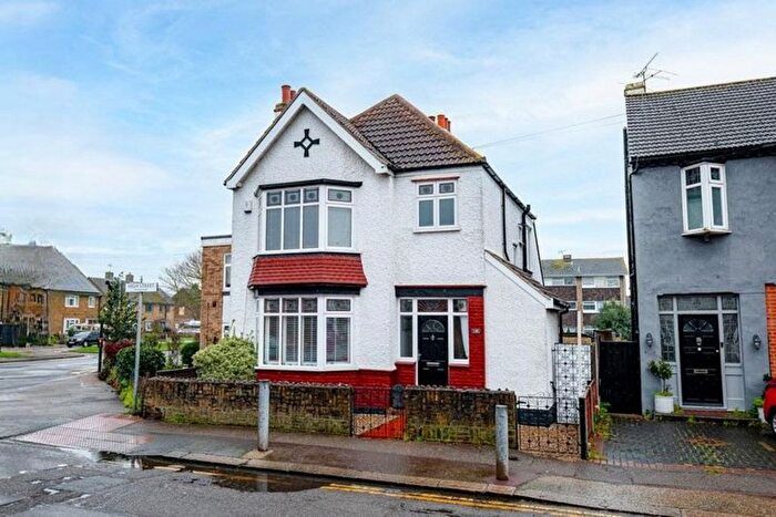 3 Bedroom Detached House For Sale In High Street, Southend-On-Sea, SS3