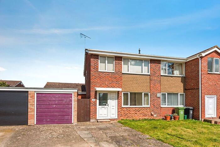 4 Bedroom Semi-Detached House For Sale In Tower Close, Marcham, Abingdon, OX13