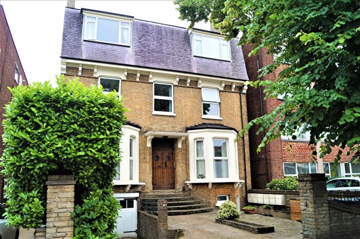 1 Bedroom Flat To Rent In Brownlow Road, London, N11