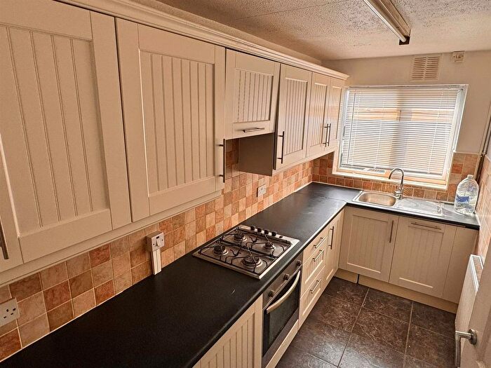 3 Bedroom Semi-Detached House To Rent In Parkfield Road, Wolverhampton, WV4
