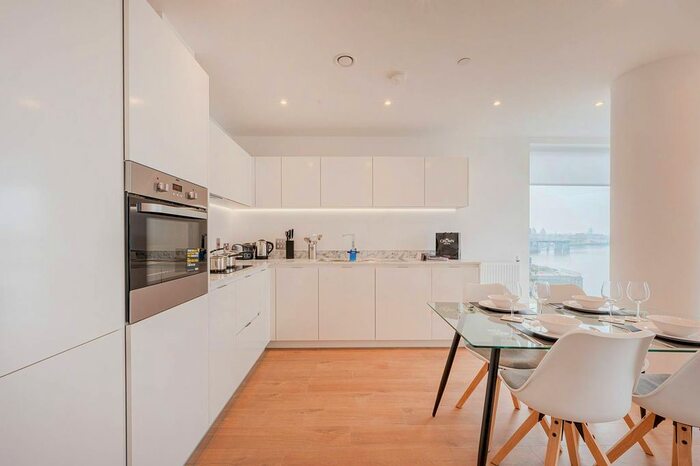 3 Bedroom Flat To Rent In The River Gardens, East Greenwich, London, SE10