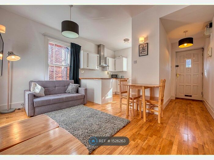 3 Bedroom Flat To Rent In Peveril Dr, Nottingham, NG7