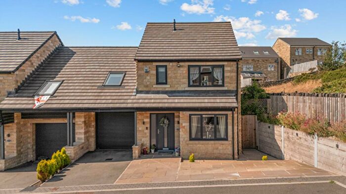 4 Bedroom Semi-Detached House For Sale In B Laund Road, Huddersfield, HD3