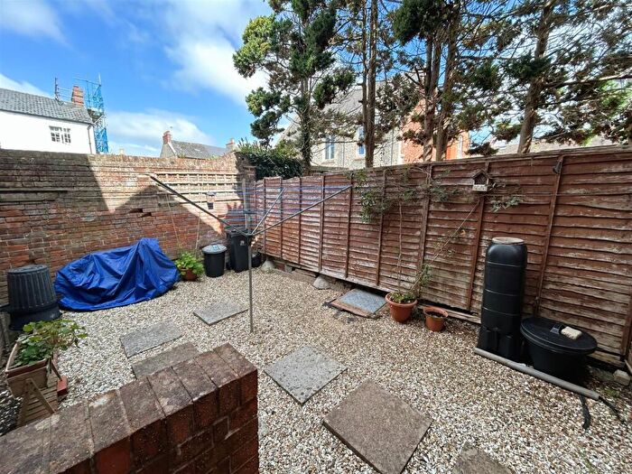 1 Bedroom Apartment For Sale In Chardsmead Court, Bridport, Dorset, DT6