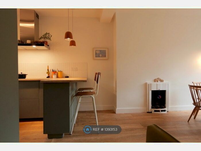 3 Bedroom Flat To Rent In Cleland House, London, E2