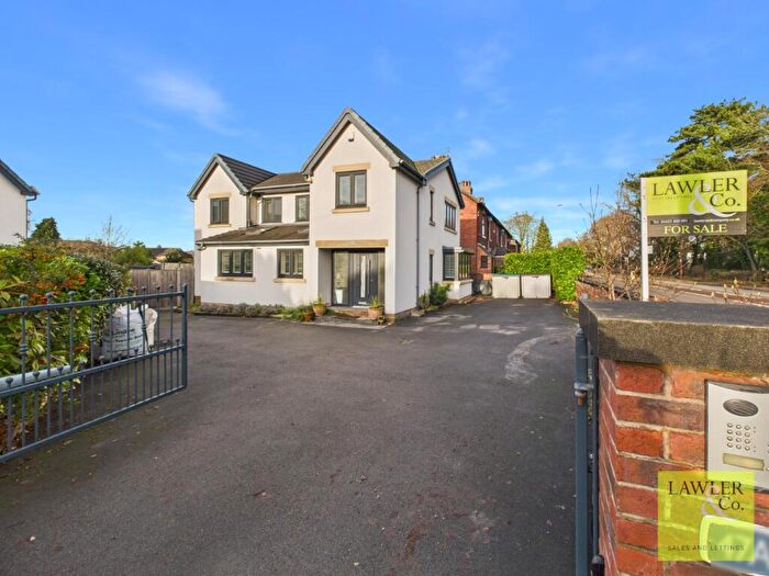 3 Bedroom Detached House For Sale In London Road North, Poynton, Stockport, Cheshire, SK12
