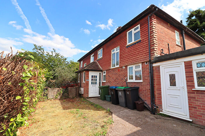 4 Bedroom Semi-Detached House To Rent In Villiers Close, Surbiton, KT5