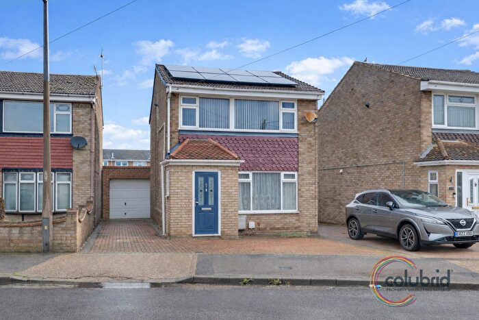 3 Bedroom Detached House For Sale In Coronation Avenue, East Tilbury, RM18