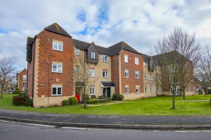 3 Bedroom Flat To Rent In Willow Brook, Abingdon OX14