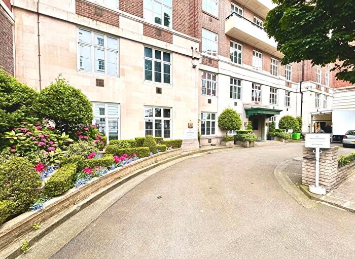 3 Bedroom Flat To Rent In South Audley Street, London, W1K