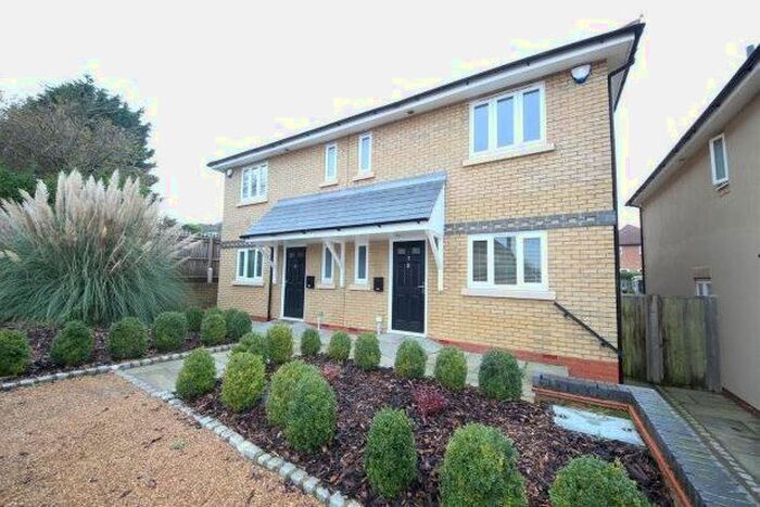 3 Bedroom Property To Rent In Kings Yard, Guildford, GU2