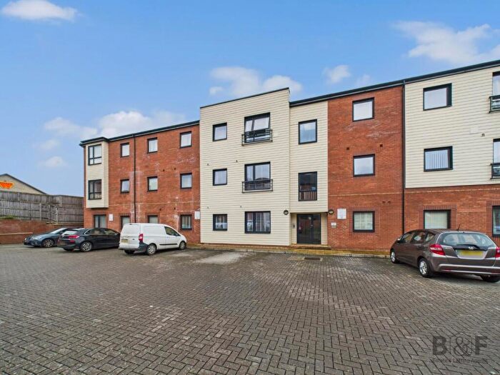 2 Bedroom Flat For Sale In Elmtree Way, Kingswood, Bristol, BS15