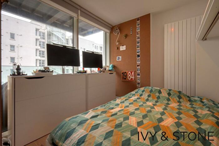 1 Bedroom Apartment For Sale In Starboard Way, London, Greater London, E16