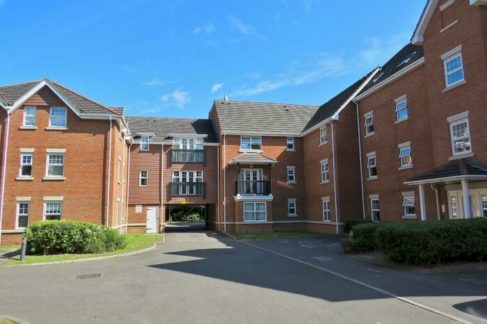 2 Bedroom Apartment To Rent In Pound Hill, Crawley, RH10