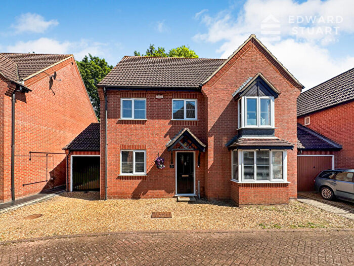 6 Bedroom Detached House For Sale In Waterfall Gardens, Newborough, Peterborough, Cambridgeshire, PE6